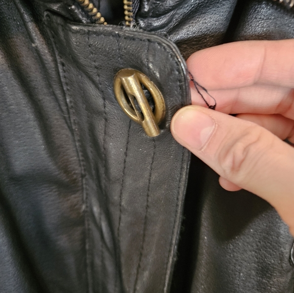 Vintage Women's Black Leather Coat - Picture 4 of 11